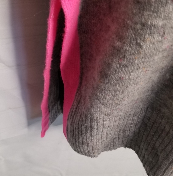 525 America cashmere sweater with side slits round neck Gray and Pink Medium - Picture 3 of 8